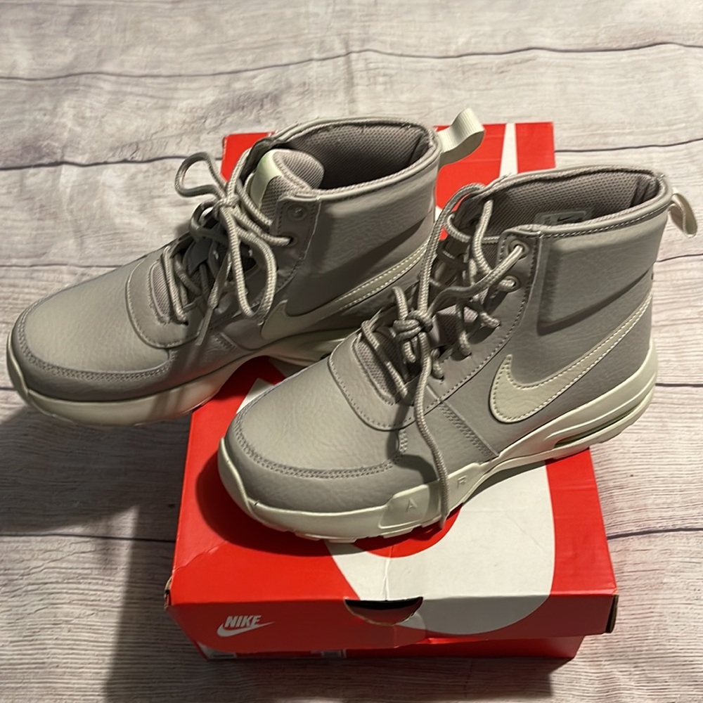 New boys Nike Air Max Goaterra 2.0 boots size 5